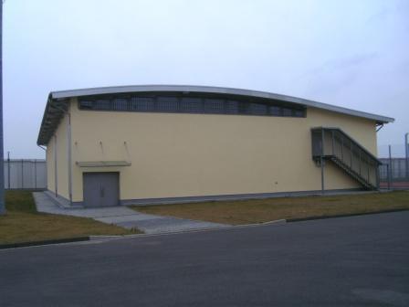 Sporthalle_außen_2